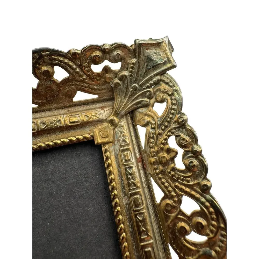Unbranded vintage gold